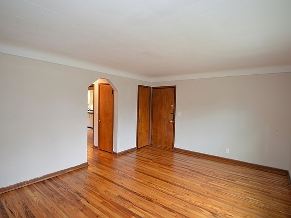 4th image of 6834 Park Ave