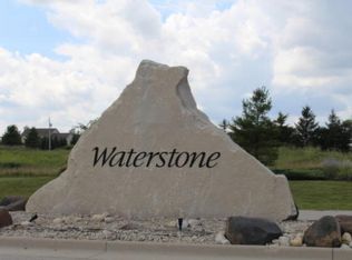 1110 Waterstone Dr, Grafton, WI 53024