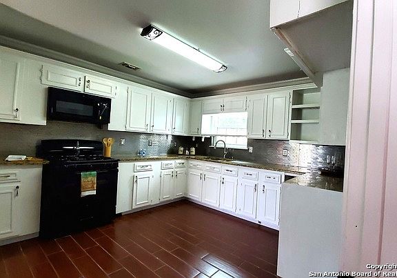2nd image of 3638 Devon Ave