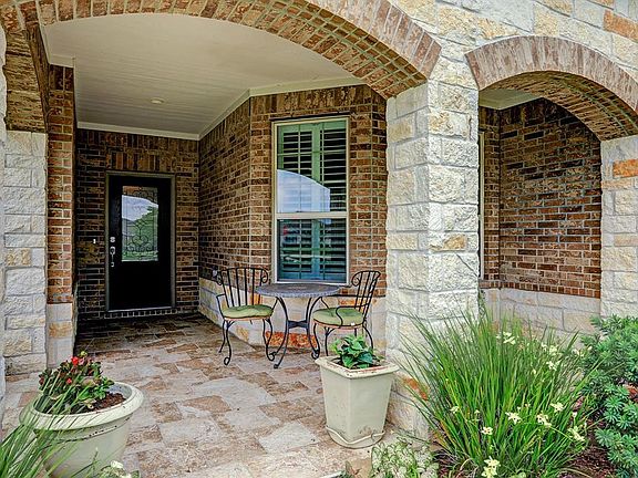 4th image of 687 Tenuta Ln