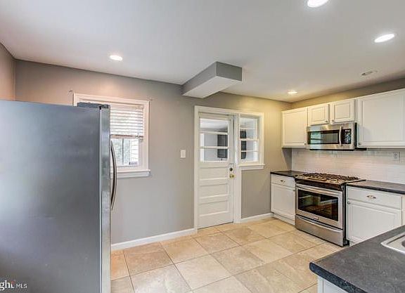 4th image of 6942 University Dr