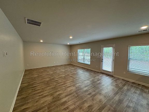 5th image of 394 Daffodil Dr