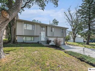 5711 Rambleridge Rd, Omaha, NE 68164