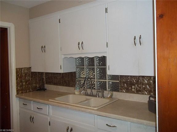 3rd image of 6066 Maplecliff Dr