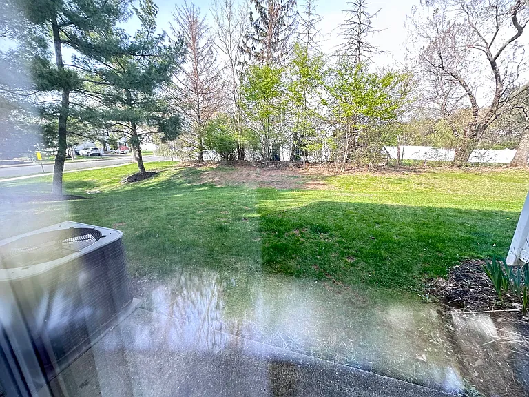 543 Manchester Ct — Photo 13