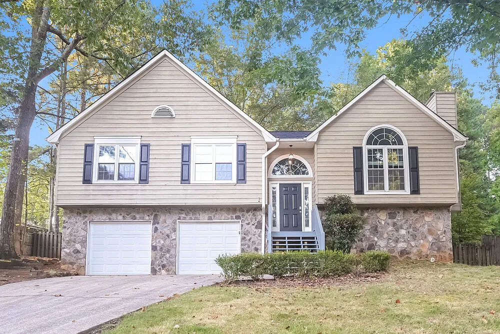 3 bed, 2.0 bath, 1832 sqft, $2,200 — Photo 1