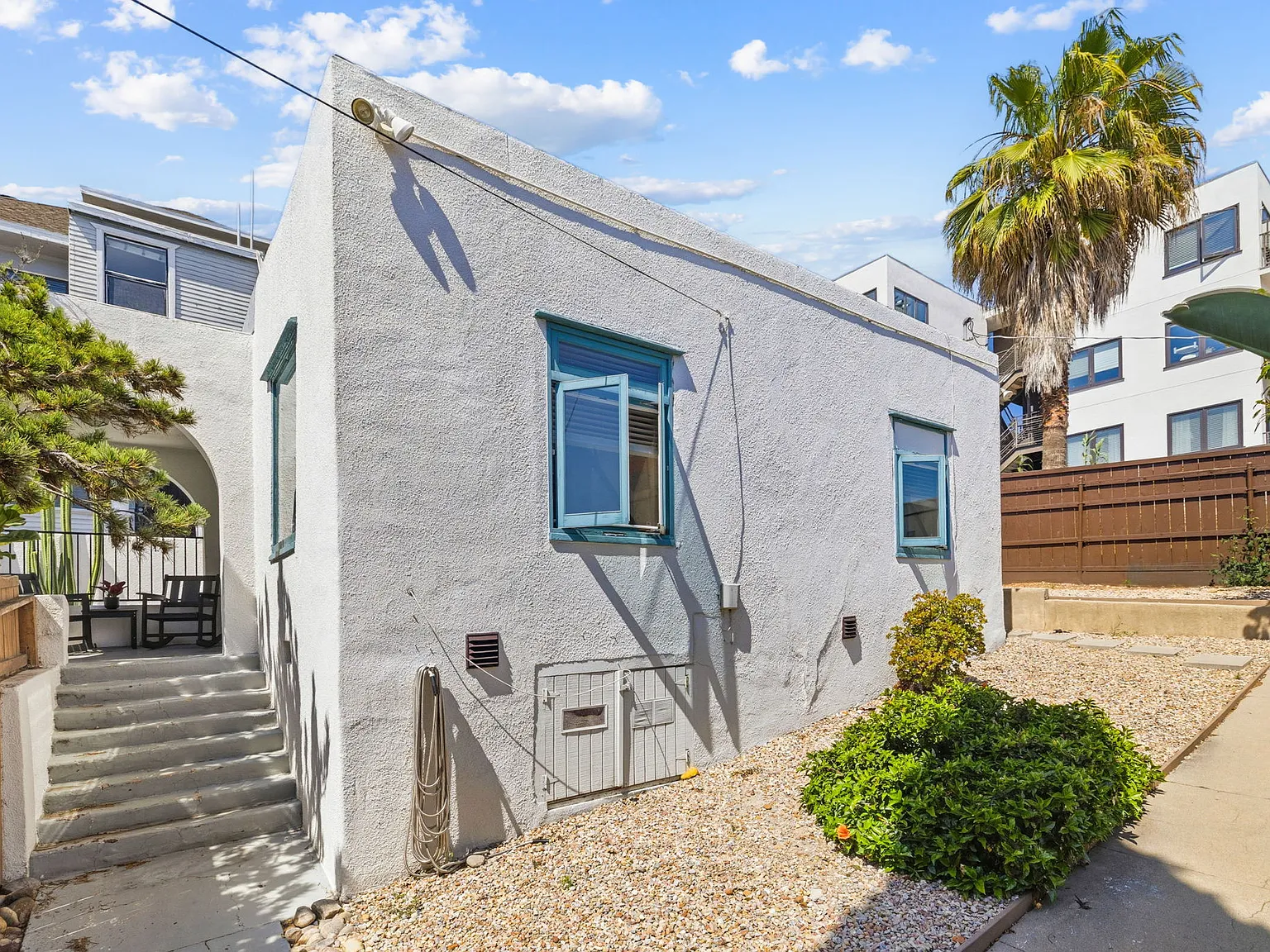 2 bed, 800 sqft, $3,950 — Photo 2