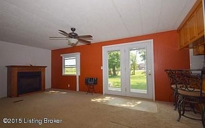 Fisher Ln,1346 Family rm