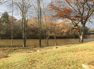 878 S 8 Mile Rd, Midland, MI 48640