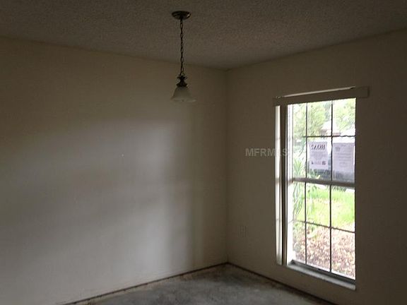3rd image of 621 W Oak Terrace Dr