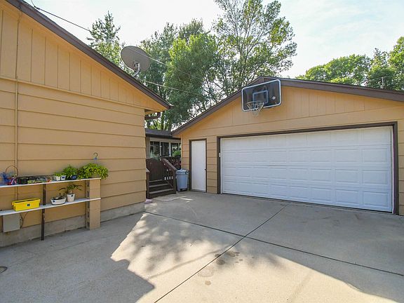 5th image of 3909 S Holbrook Ave