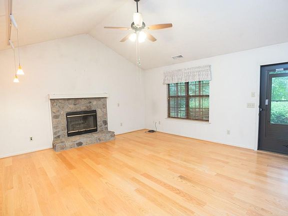 2nd image of 102 Stonehedge Dr