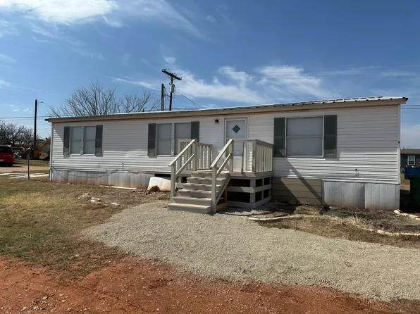 1109 Market St, Tye, TX 79563