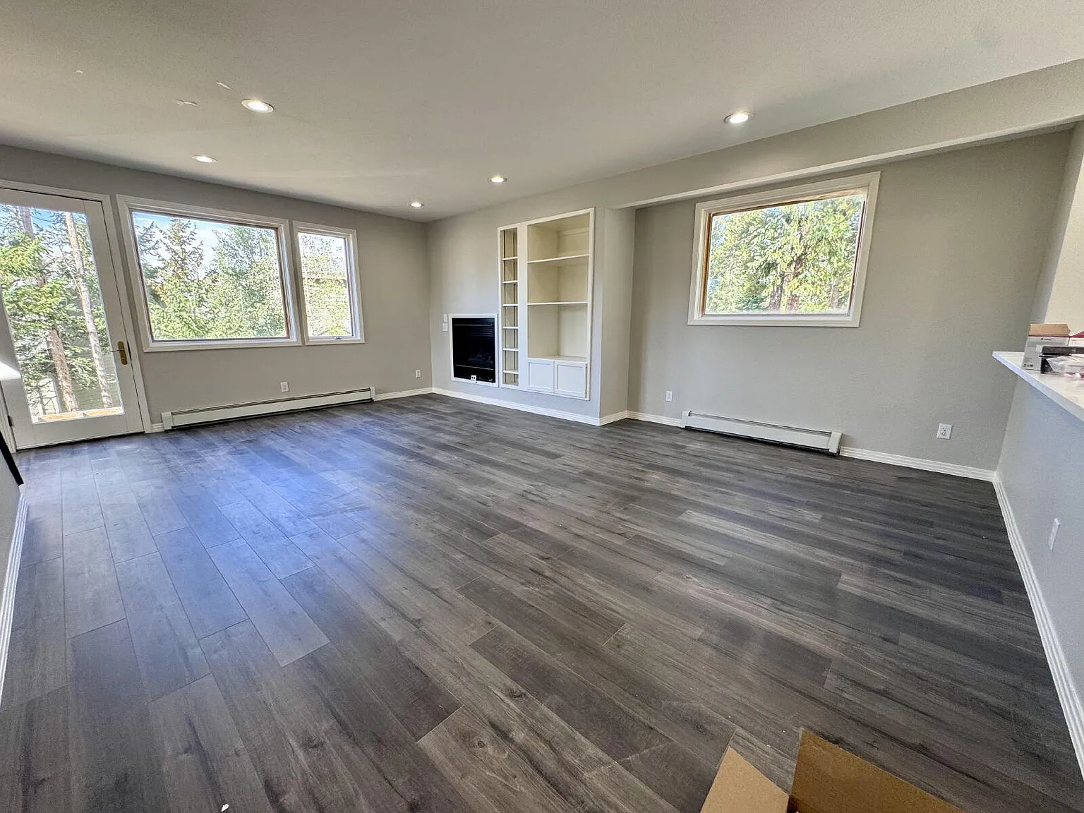 Spacious 4 Bed 3.5 Bath Townhome — Photo 3