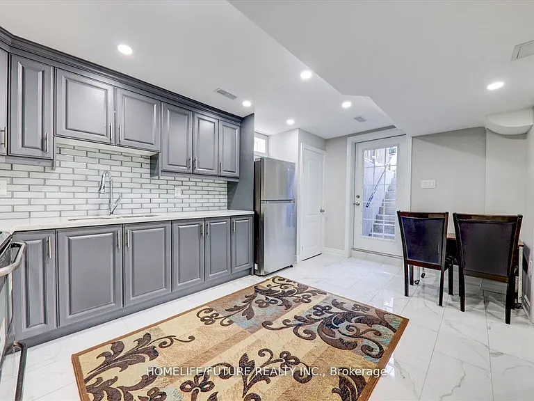 939 Miller Park Ave #BASEMENT — Photo 8