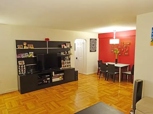 Sold by Realty 2000 Corp | media 1