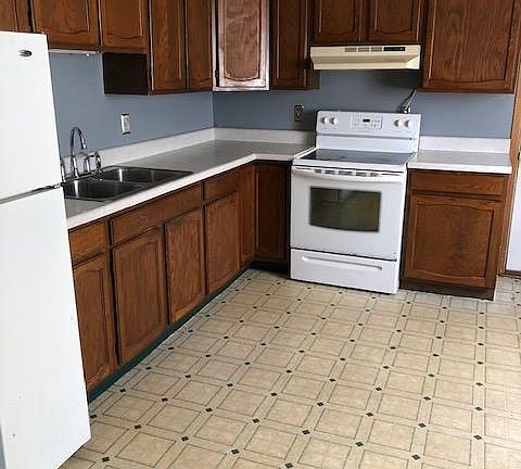 4th image of 1074 Amherst Dr