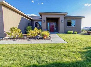 3077 Bluffs Dr, Richland, WA