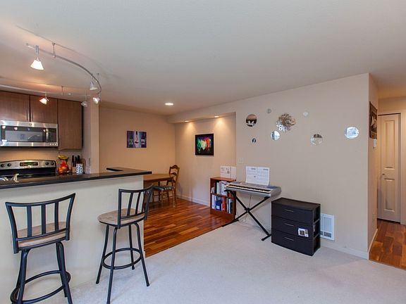 4th image of 16724 Juanita Dr NE Unit B104