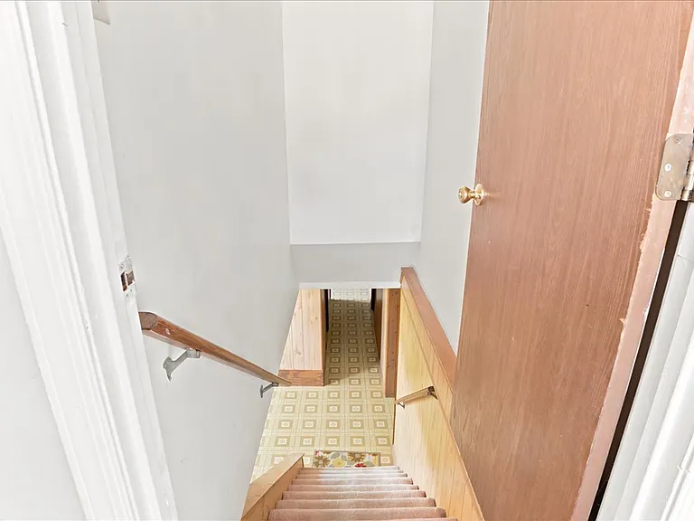 102 Linwood Ct — Photo 35