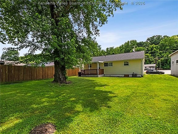 5th image of 3939 39th St E