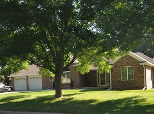 818 Arbor Dr, Nebraska City, NE 68410