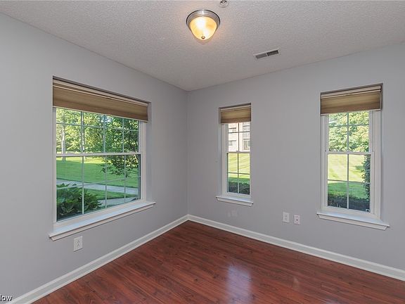 5th image of 240 Fox Hollow Dr APT 200