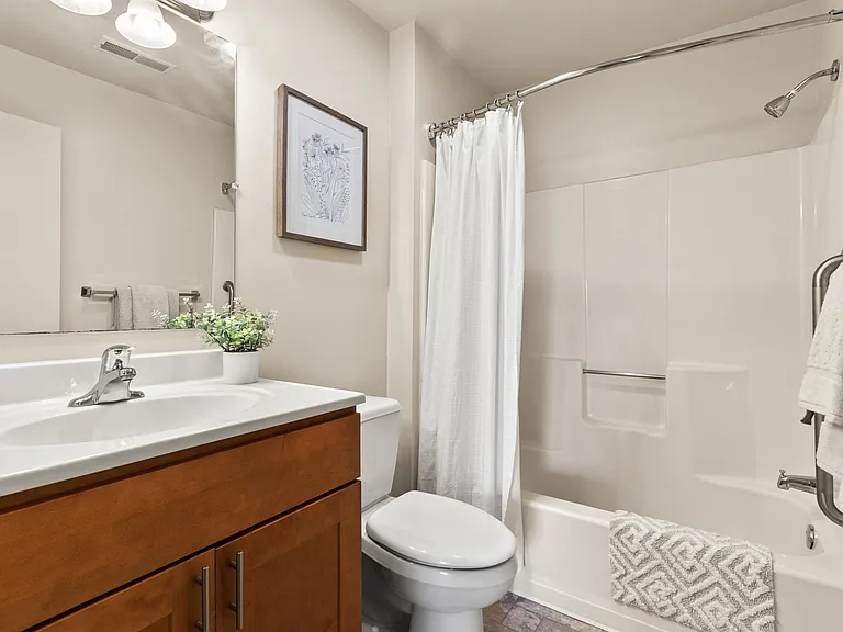Contemporary Bathroom Style in the 1-Bedroom Floor Plan