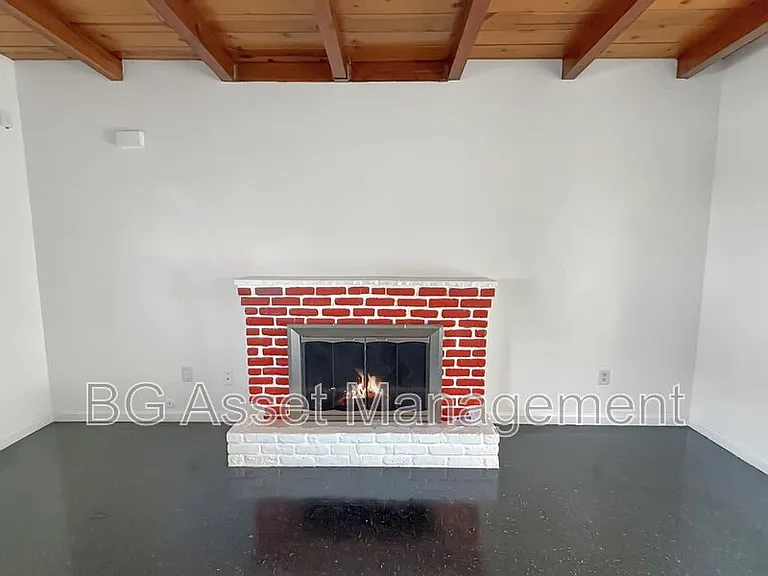 1526 Visalia Ave — Photo 2