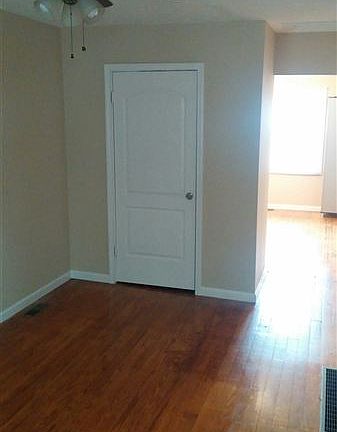 Dixon_Living_room_closet