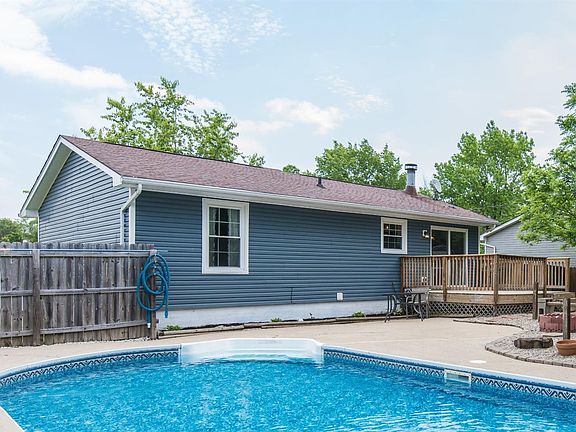 3rd image of 2912 Cedarcrest Dr