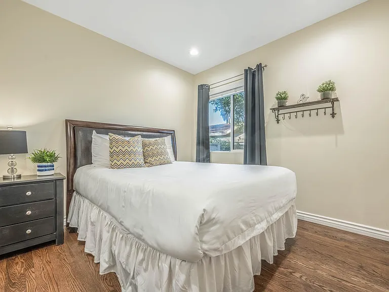 5659 Corbin Ave — Photo 45