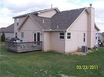 3rd image of 614 NW Silverstone Cir