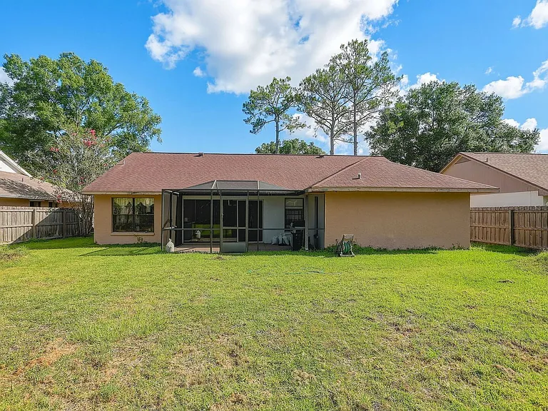 15846 Country Lake Dr — Photo 36