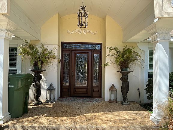 2nd image of 2839 Montrose Ave