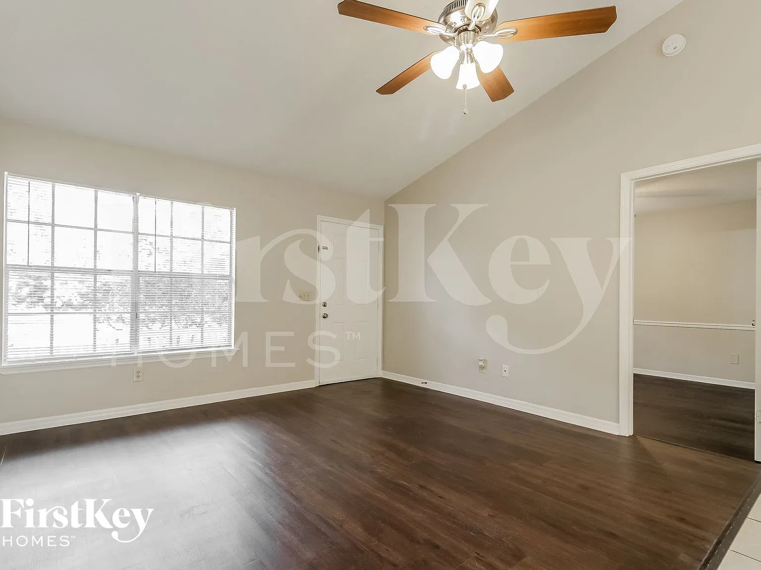 3 bed, 2.0 bath, 1026 sqft, $2,010 — Photo 3