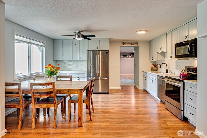 3rd image of 12710 NE 37th Street
