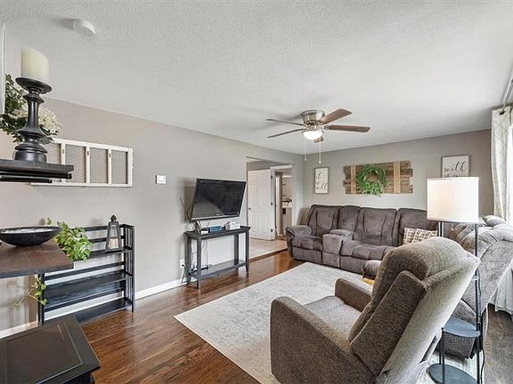 3rd image of 3232 Townsend Ct