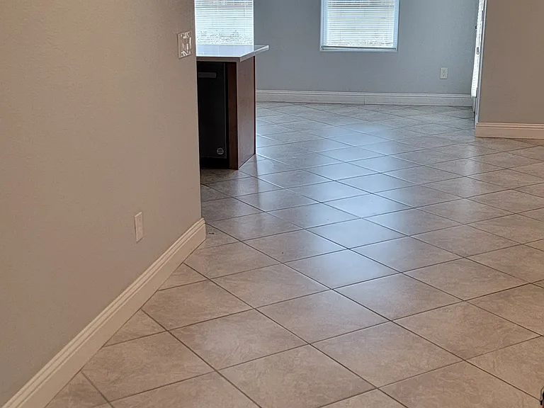 719 Morales Ct — Photo 3