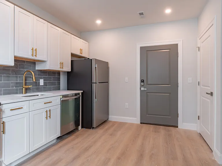 146 Main St #101 — Photo 4
