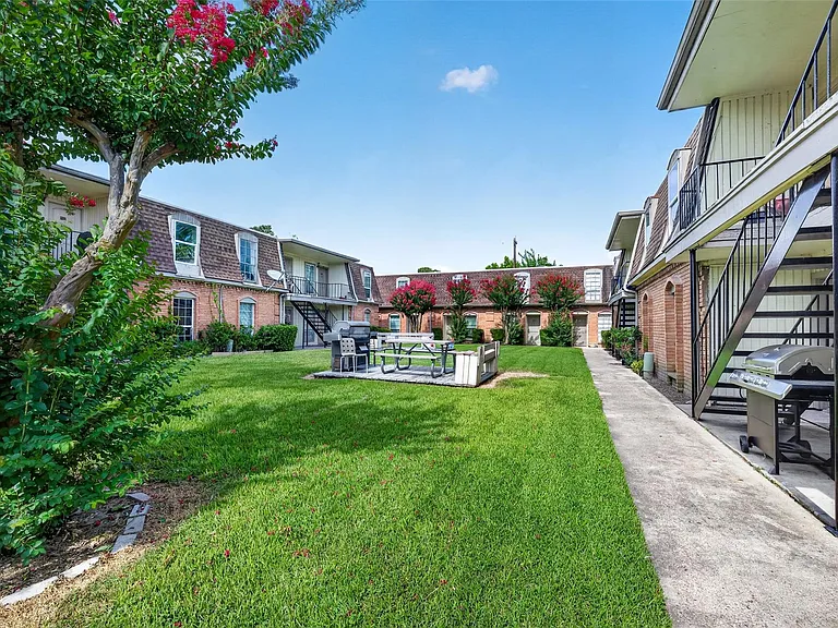 1220 Shadowdale Dr #6 — Photo 41