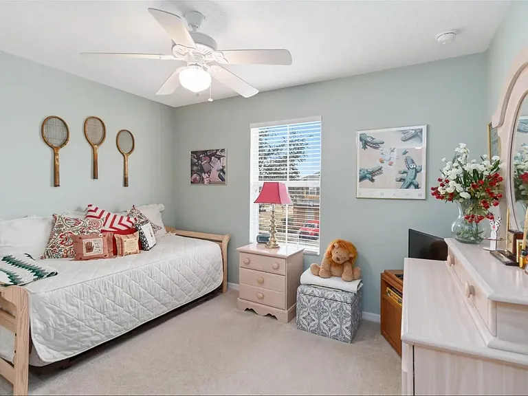 1240 Retreat View Cir — Photo 18