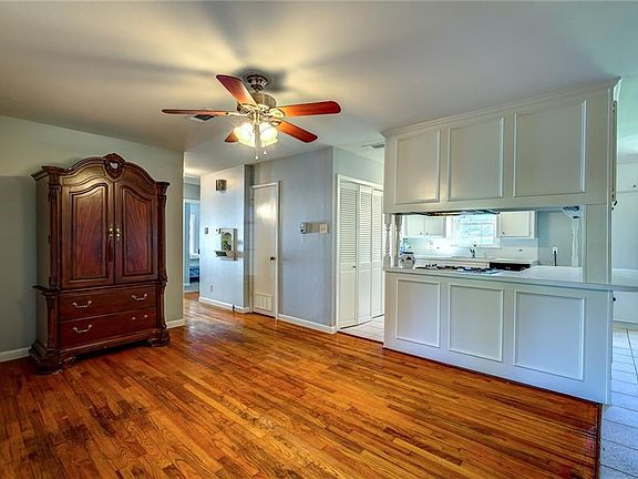 4th image of 1415 Tremont St