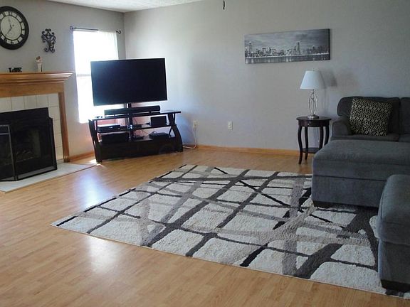 3rd image of 178 Glengary Dr