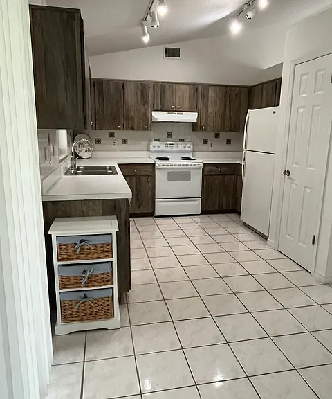 10469 SW 73rd Ave — Photo 14