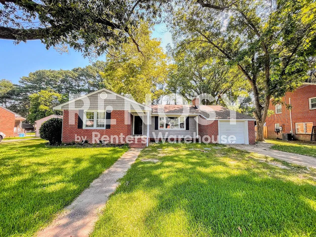 Gorgeous Home With Huge Backyard! — Photo 3