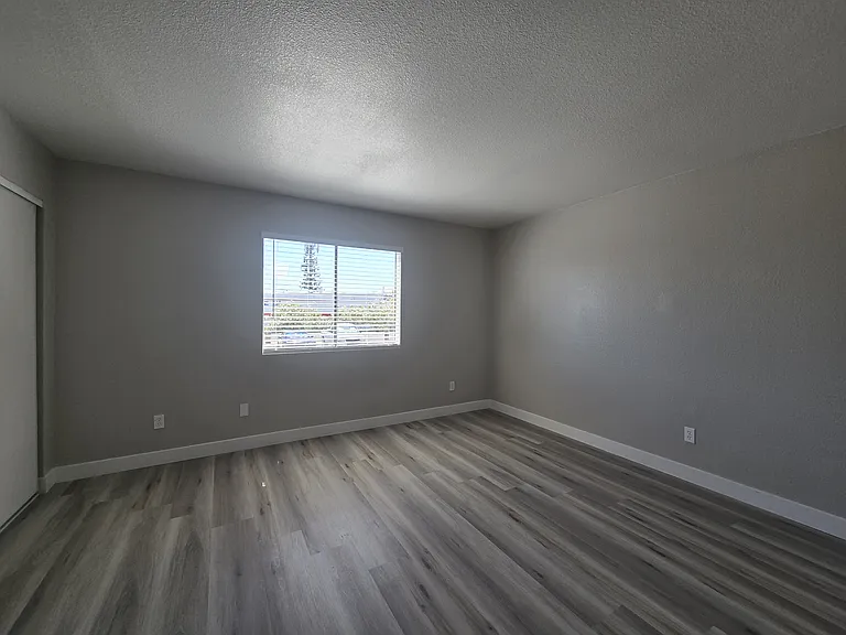 Cora Apartments — Photo 33