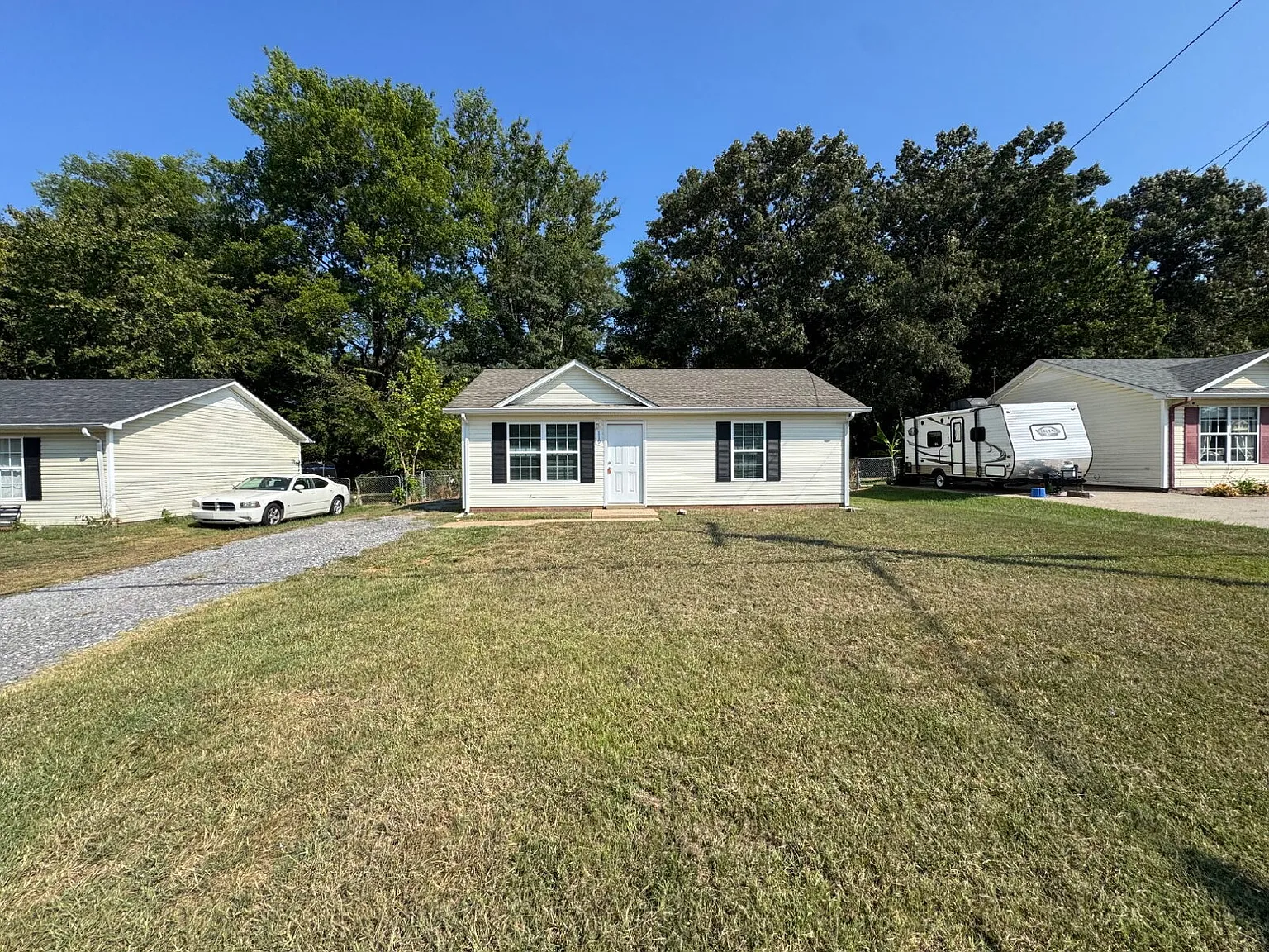2 bed, 1.0 bath, 826 sqft, $1,095 — Photo 2