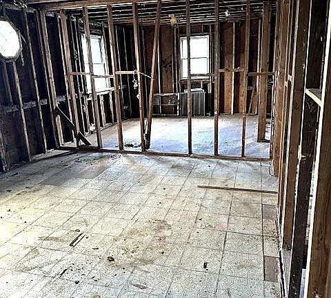 4th image of 416 Alexander Ave