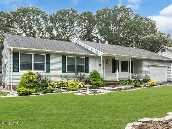 3rd image of 111 Bay Way